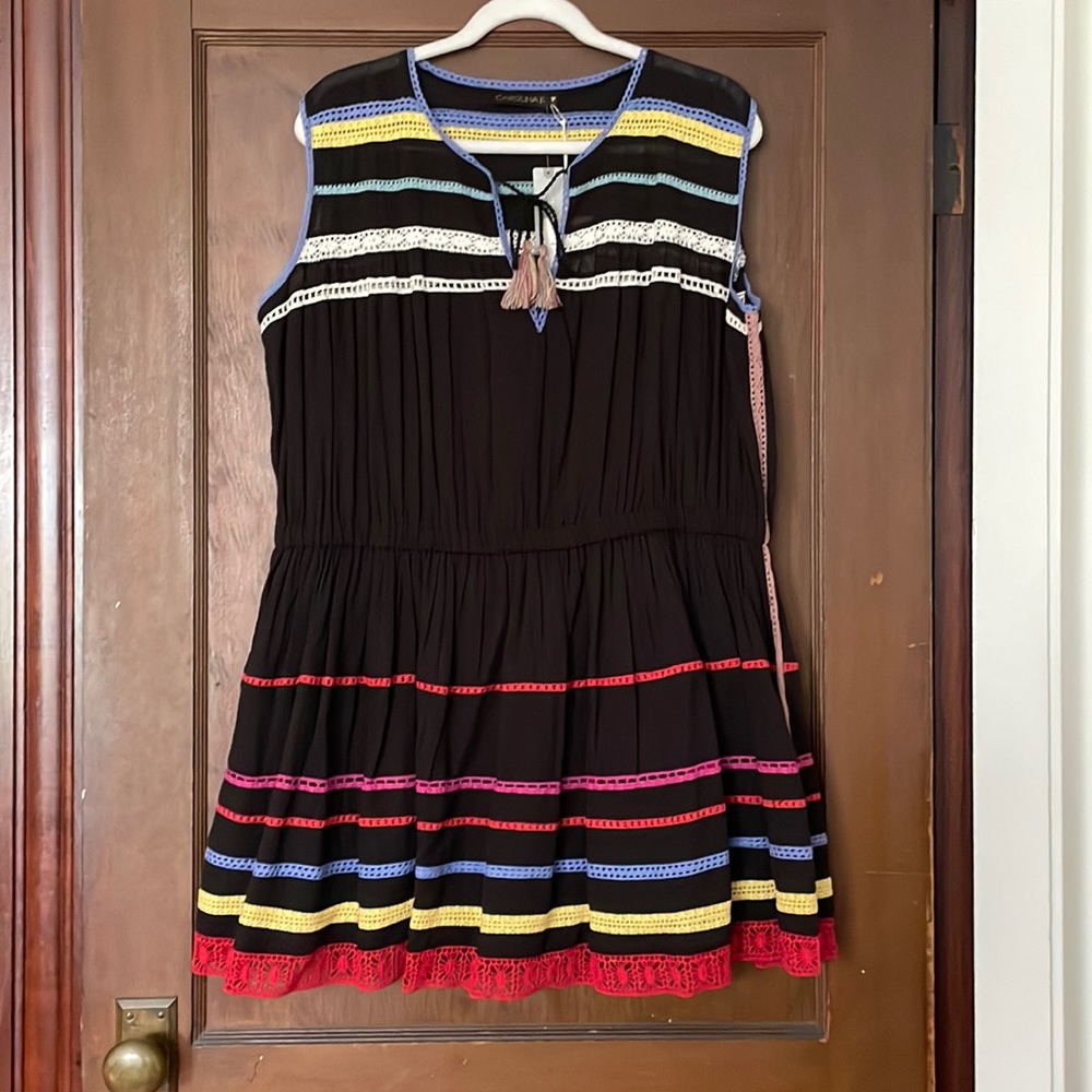 Adorable fabric trim-striped dress! 🖤😎